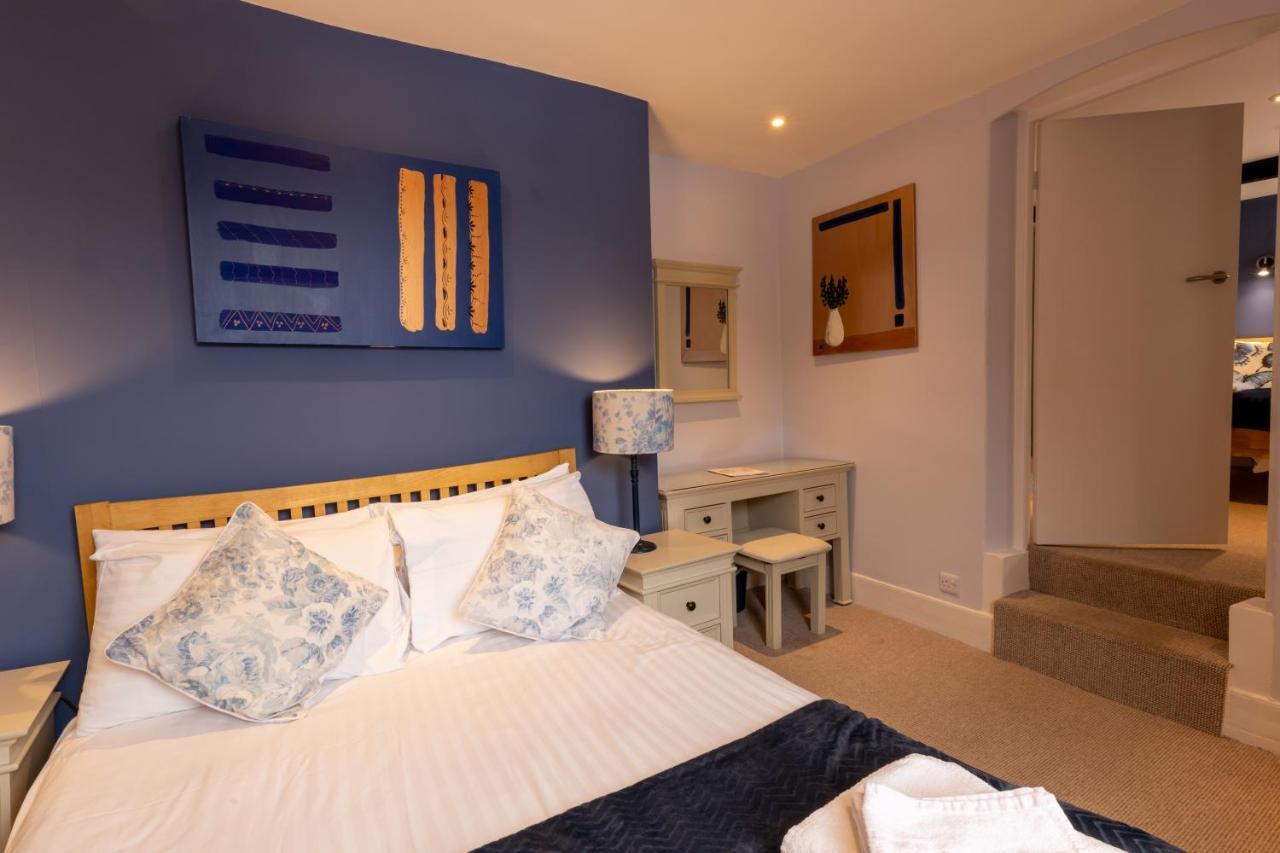 The Old Vicarage Hotel & Restaurant Bridgwater Bagian luar foto A bedroom at the hotel