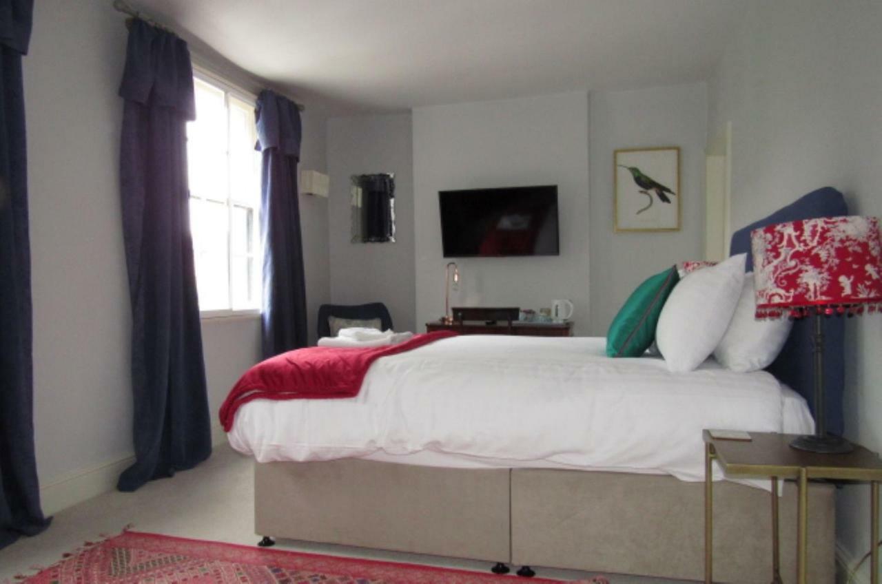 The Old Vicarage Hotel & Restaurant Bridgwater Bagian luar foto A bedroom at The Swan