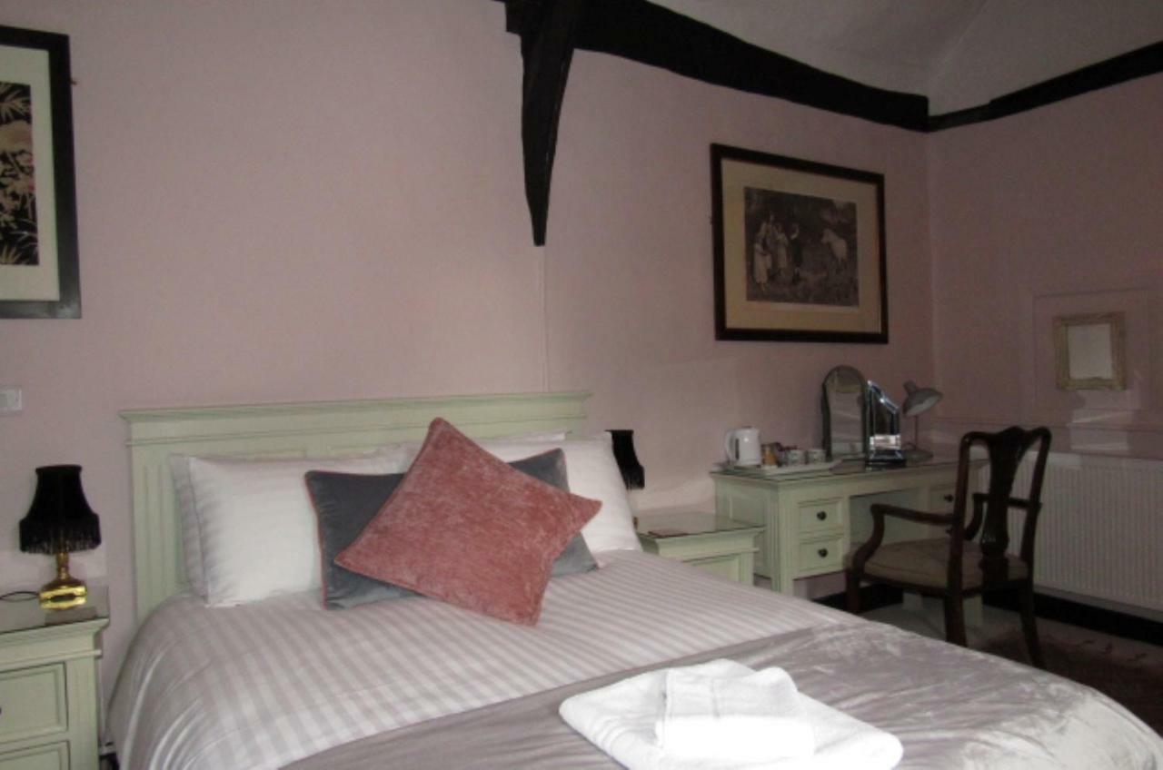The Old Vicarage Hotel & Restaurant Bridgwater Bagian luar foto A bedroom at the hotel